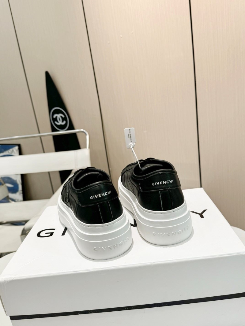 Givenchy Sneakers